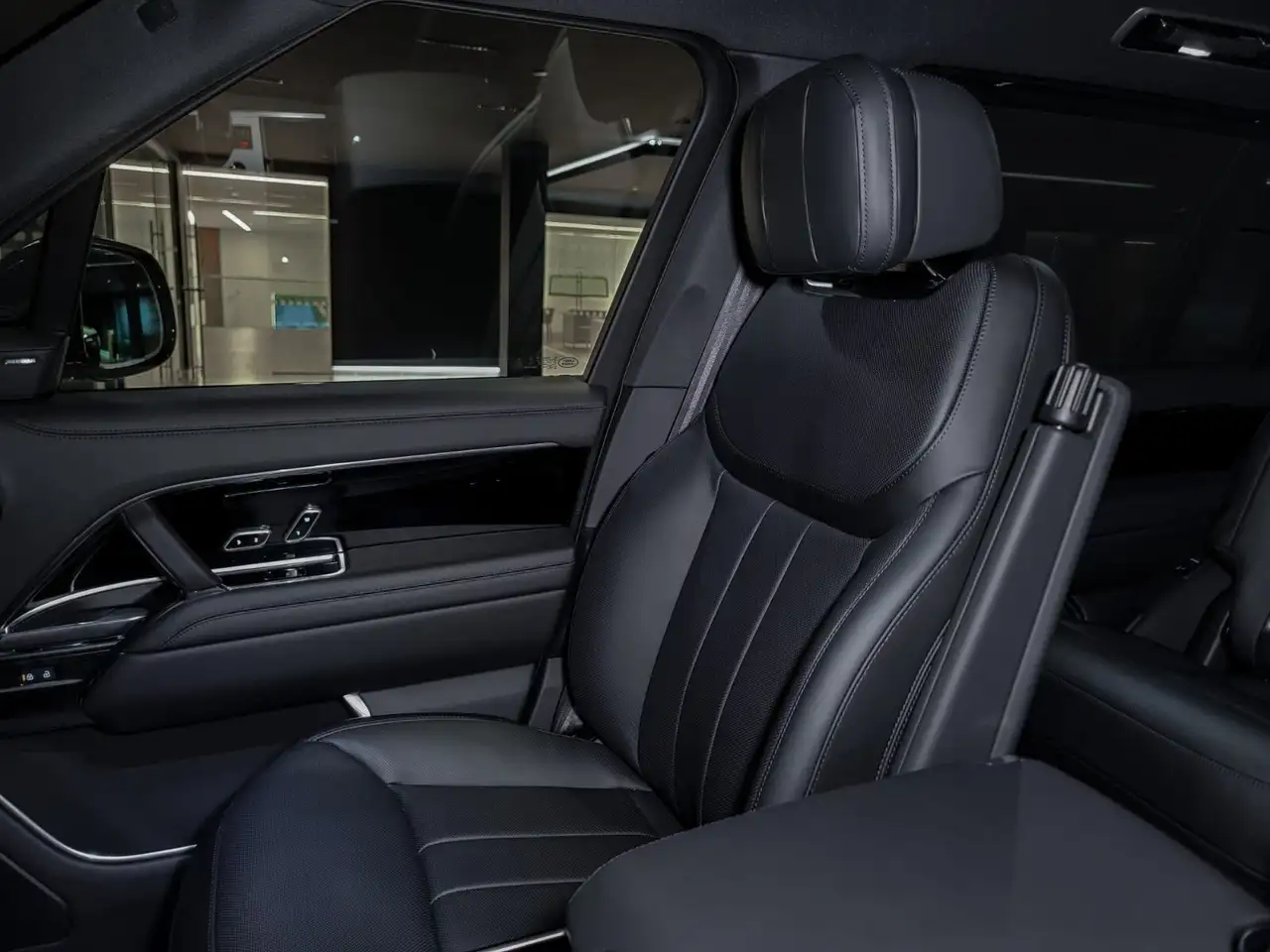 Land Rover Range Rover photo Land Rover Range Rover