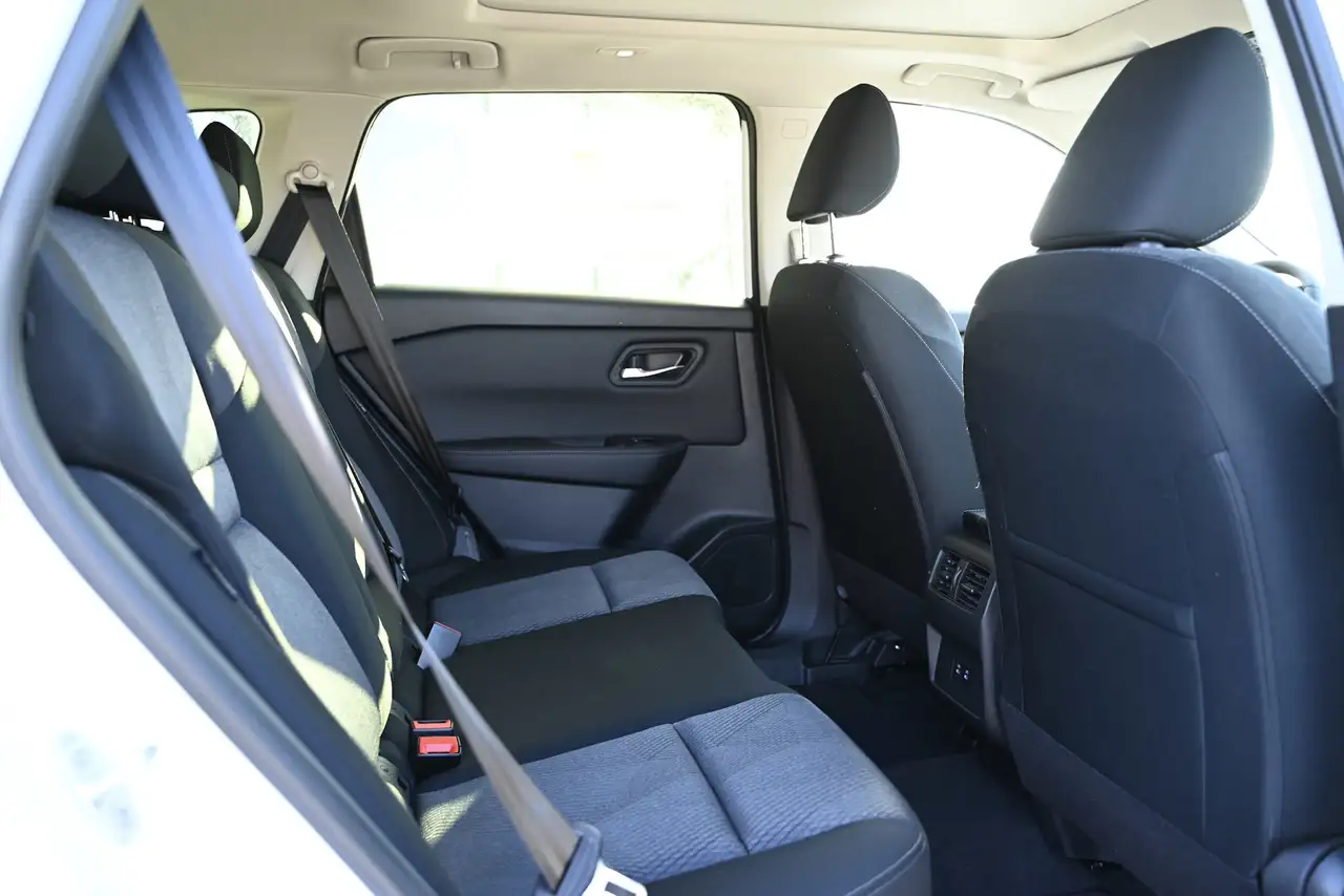 Nissan Rogue fotografie Nissan Rogue