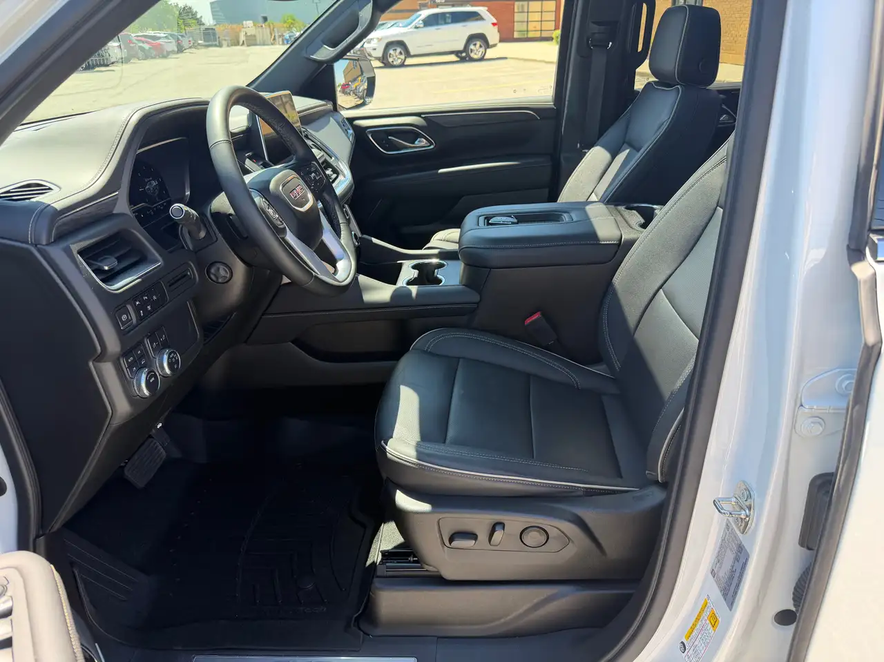 GMC Yukon снимка GMC Yukon