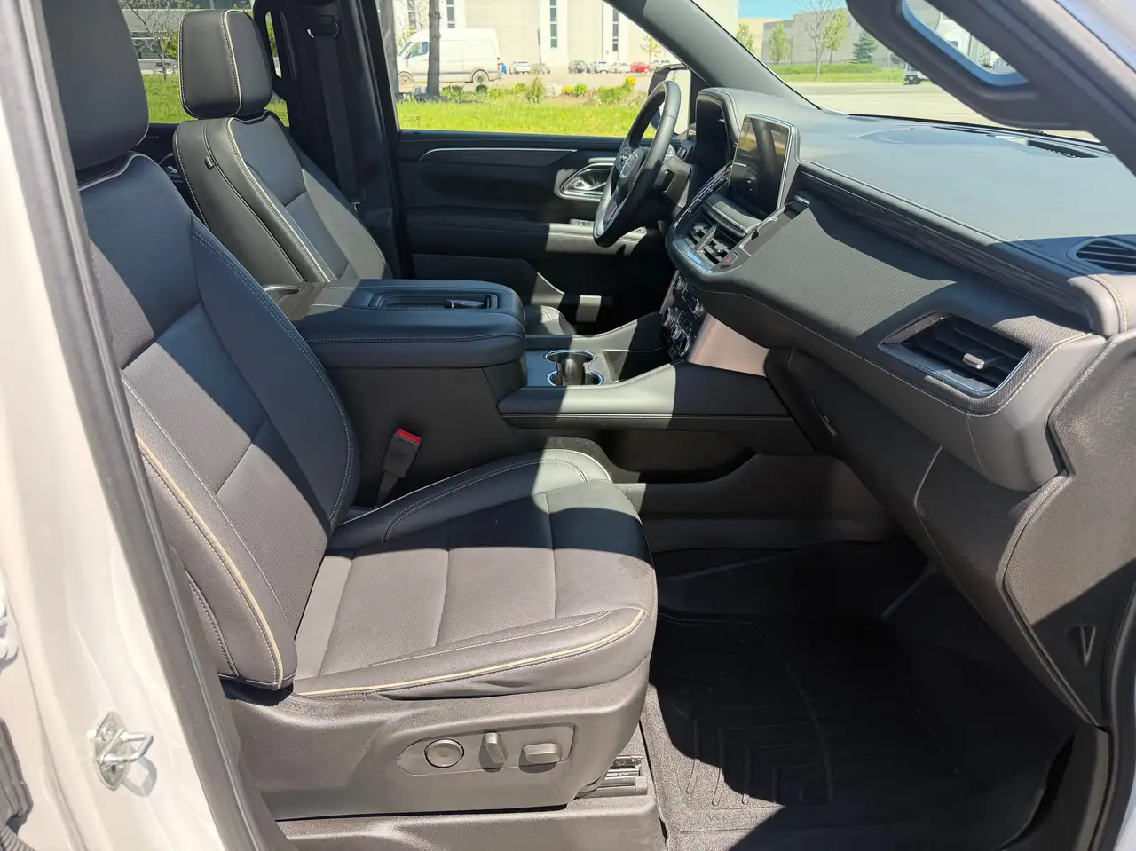 GMC Yukon снимка GMC Yukon