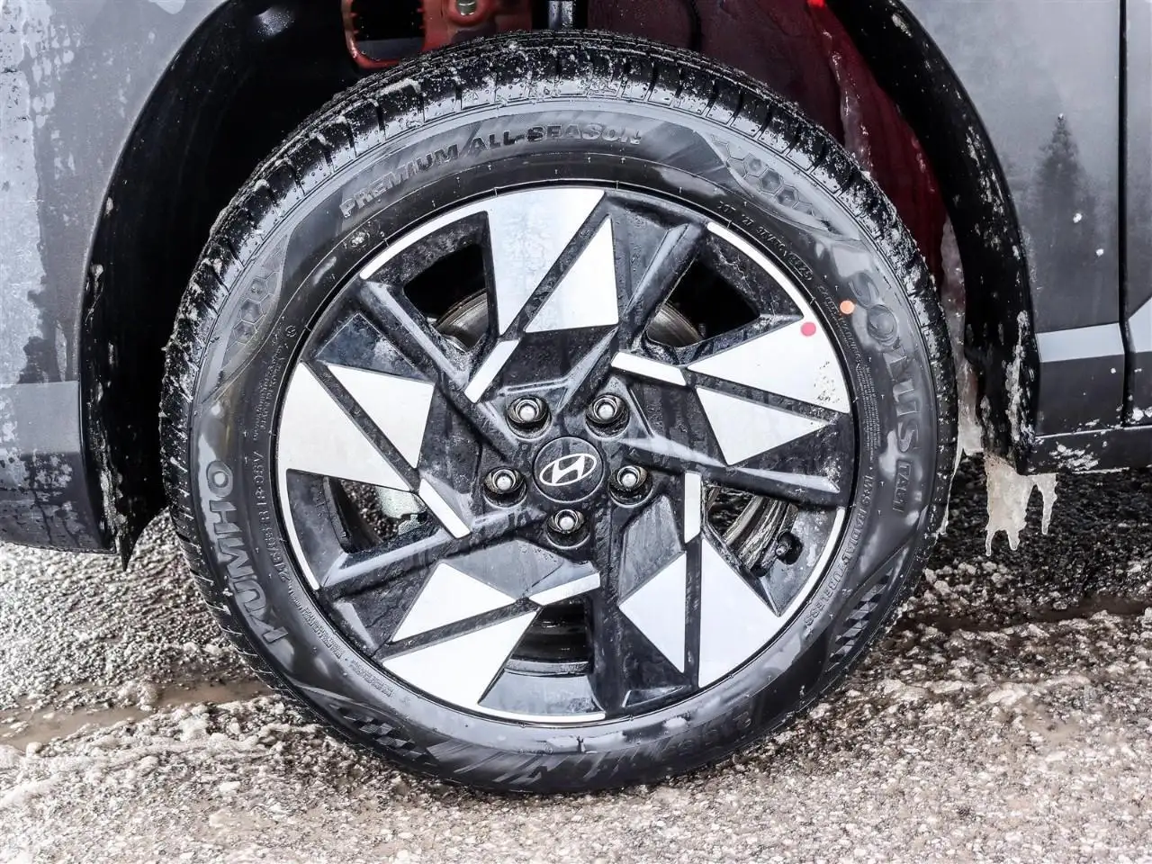 Hyundai KONA снимка Hyundai KONA