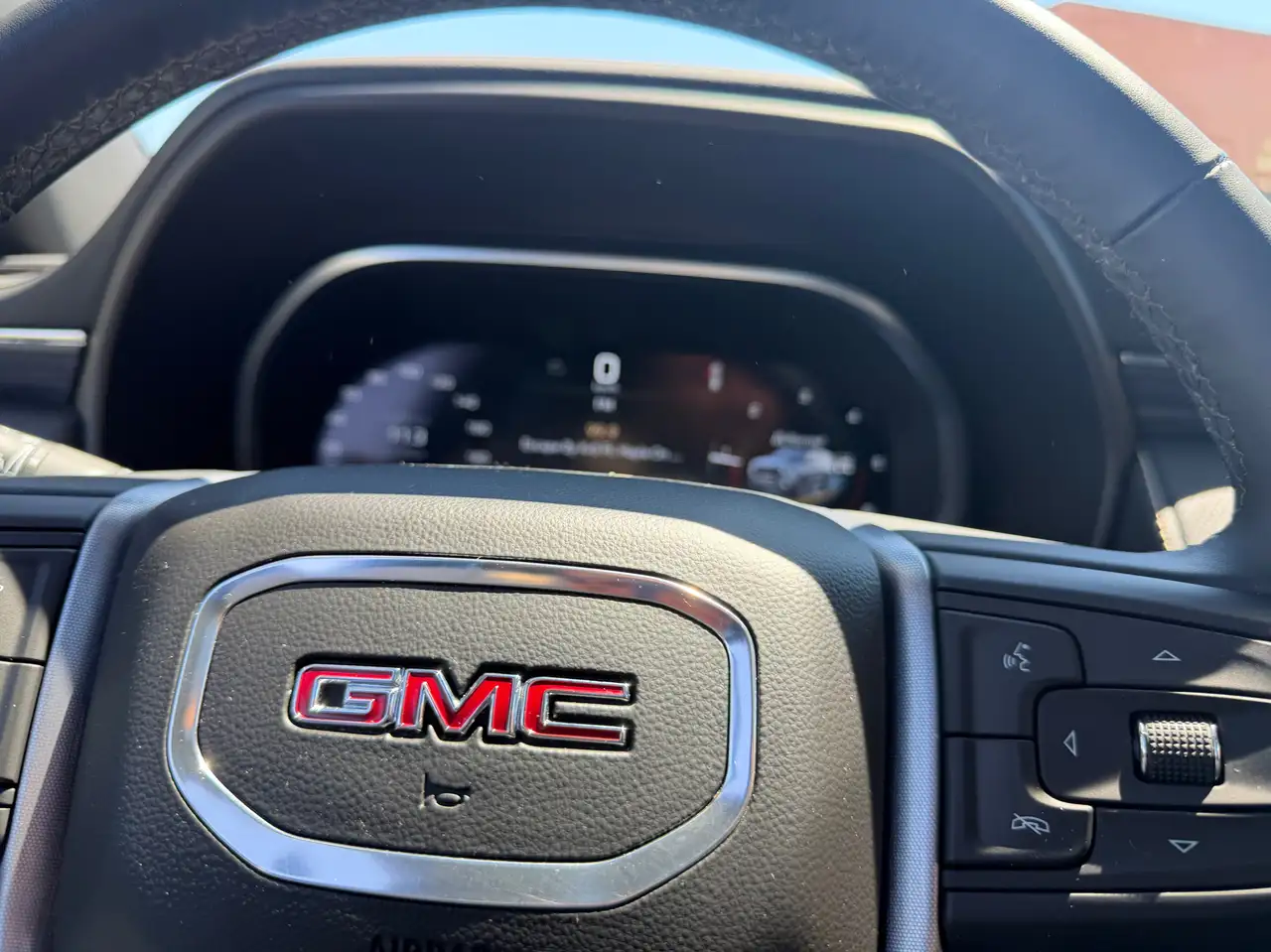 GMC Yukon снимка GMC Yukon