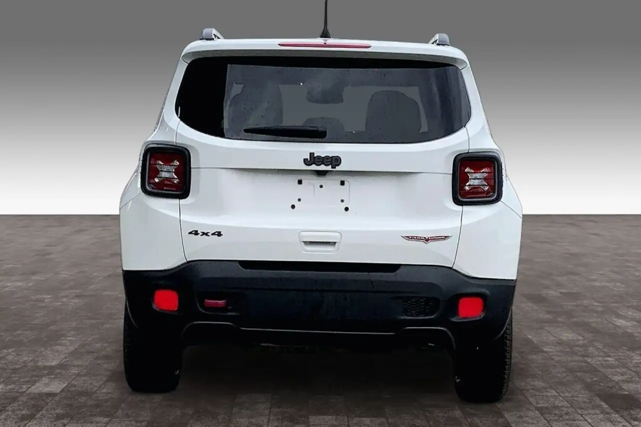 Jeep Renegade снимка Jeep Renegade