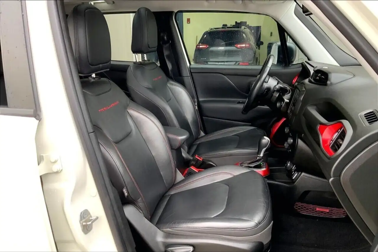 Jeep Renegade снимка Jeep Renegade