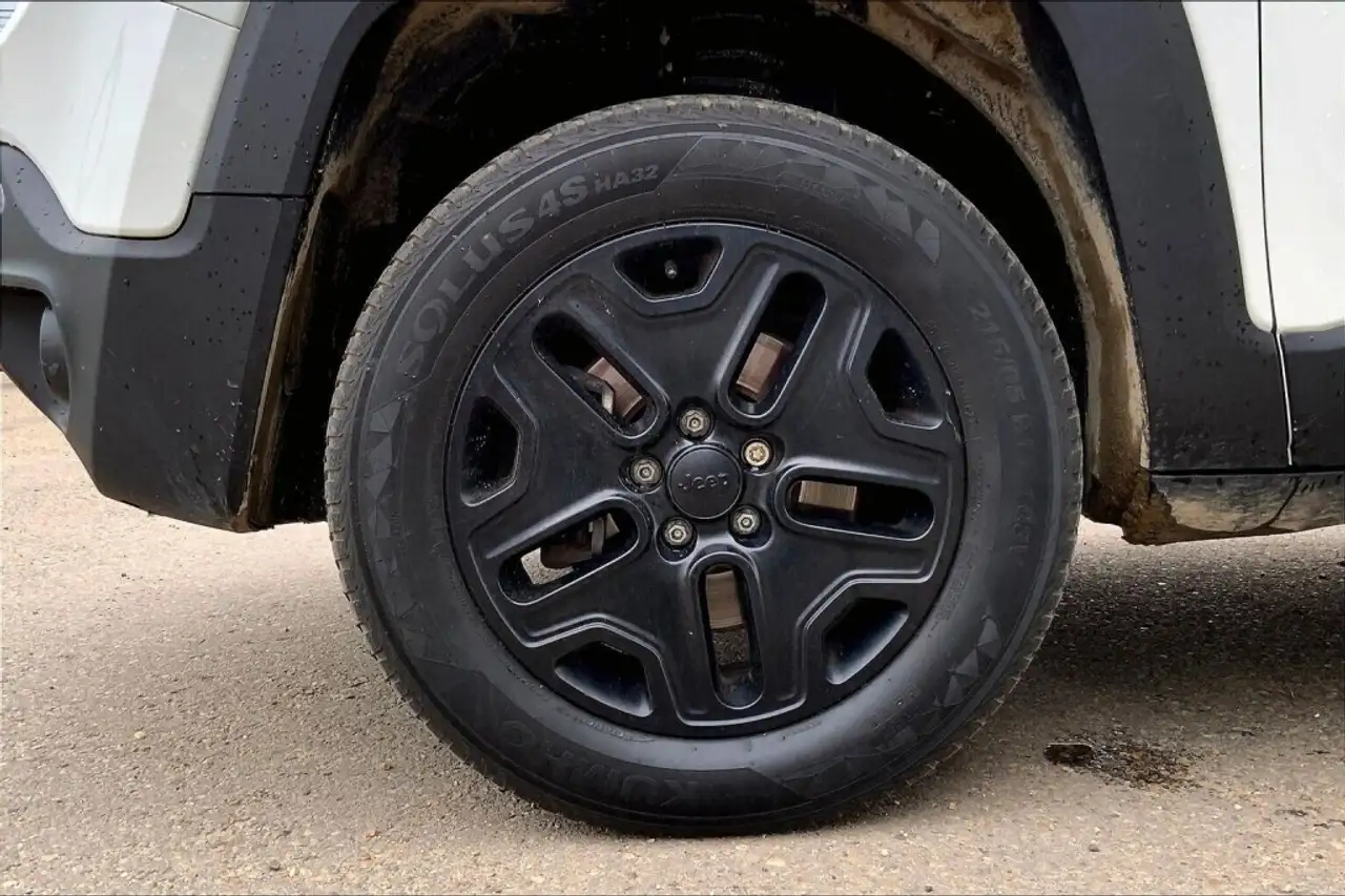 Jeep Renegade снимка Jeep Renegade