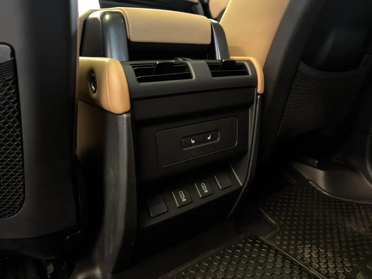 Land Rover Defender photo Land Rover Defender
