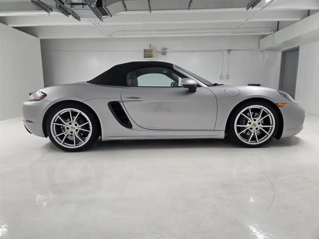 Porsche 718 Boxster снимка Porsche 718 Boxster