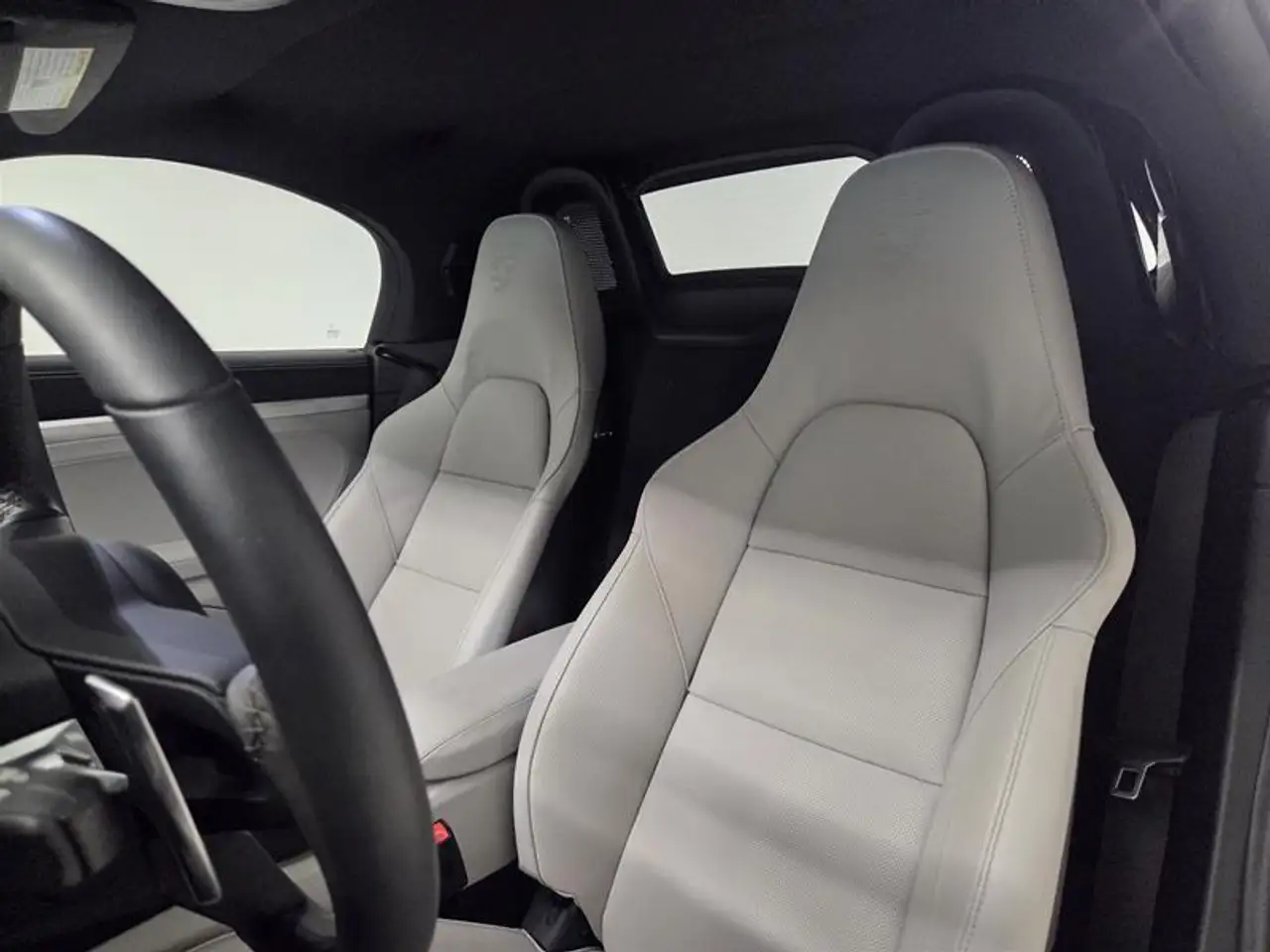 Porsche 718 Boxster снимка Porsche 718 Boxster
