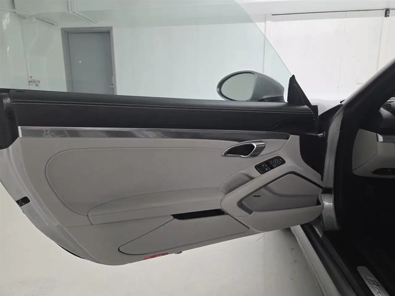 Porsche 718 Boxster снимка Porsche 718 Boxster