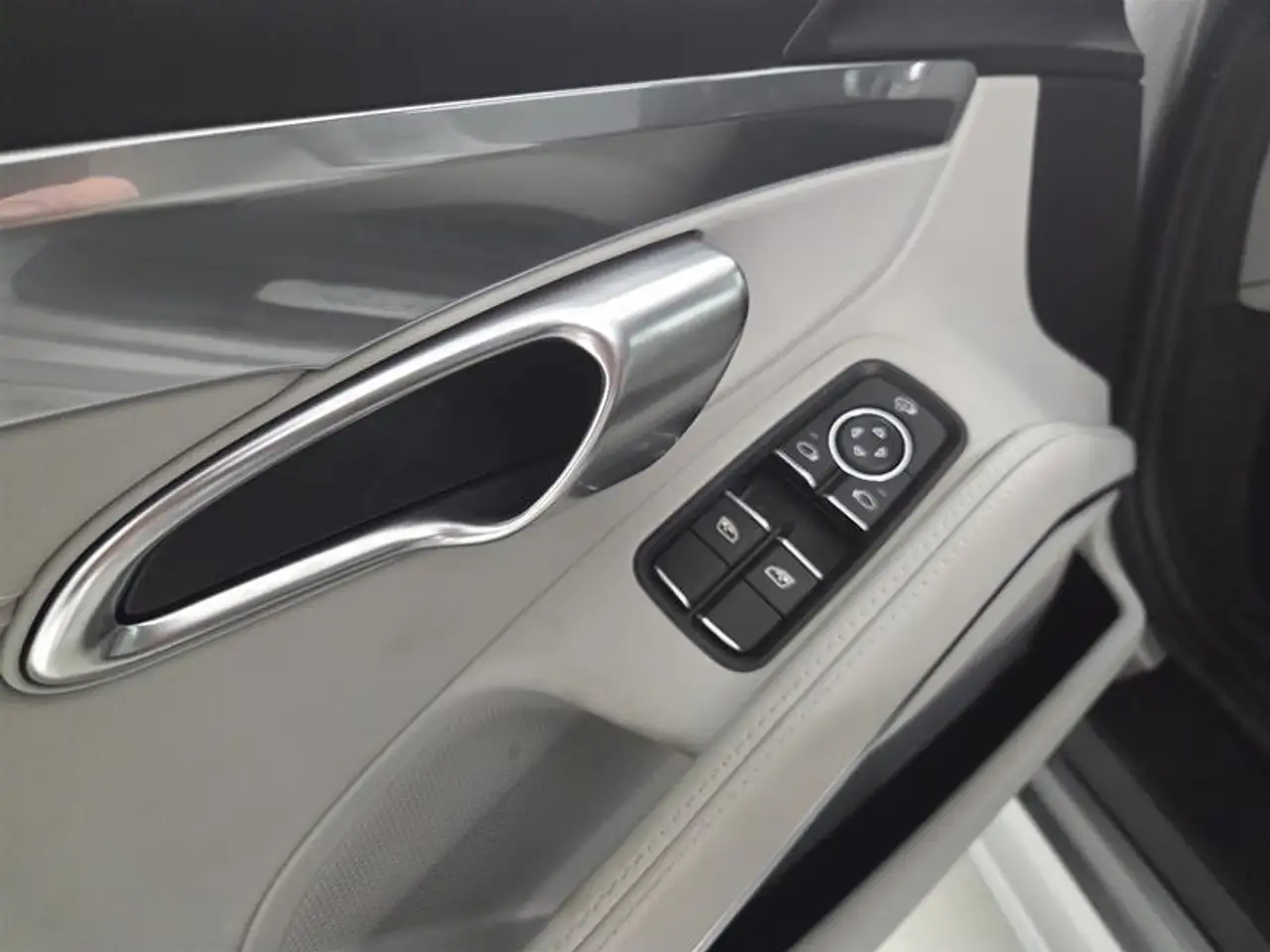 Porsche 718 Boxster снимка Porsche 718 Boxster