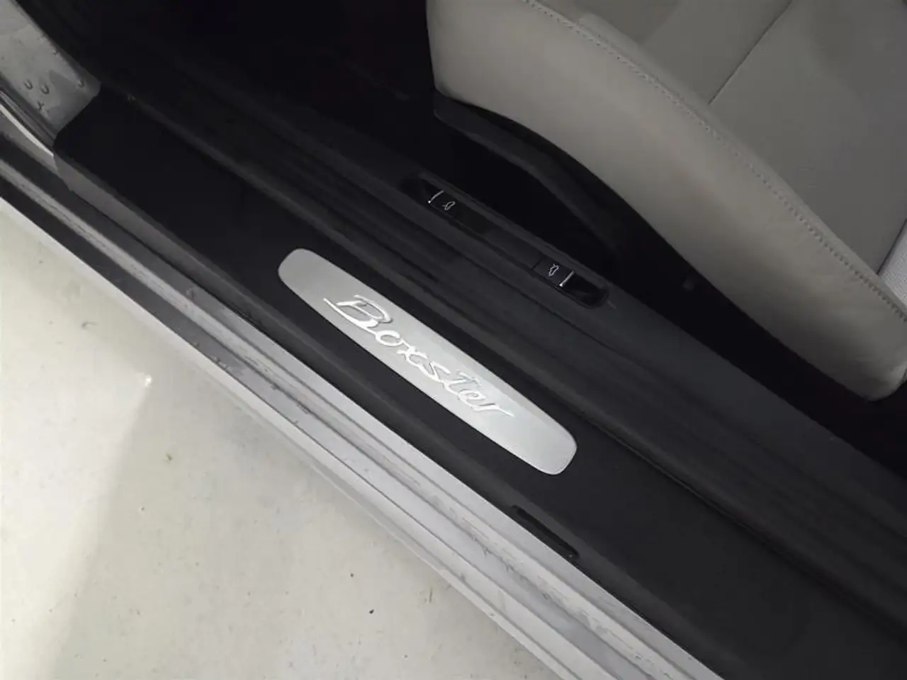 Porsche 718 Boxster снимка Porsche 718 Boxster