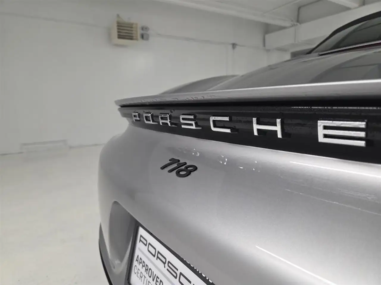 Porsche 718 Boxster снимка Porsche 718 Boxster
