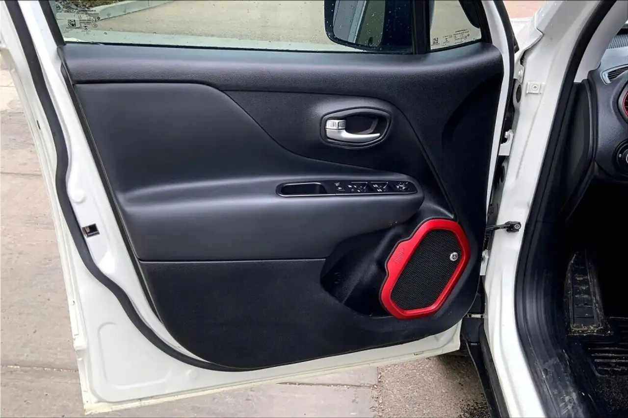 Jeep Renegade снимка Jeep Renegade