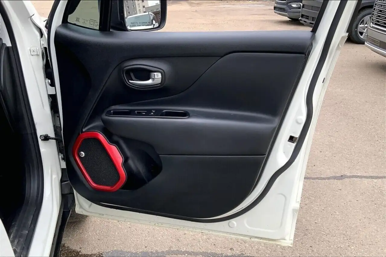 Jeep Renegade снимка Jeep Renegade