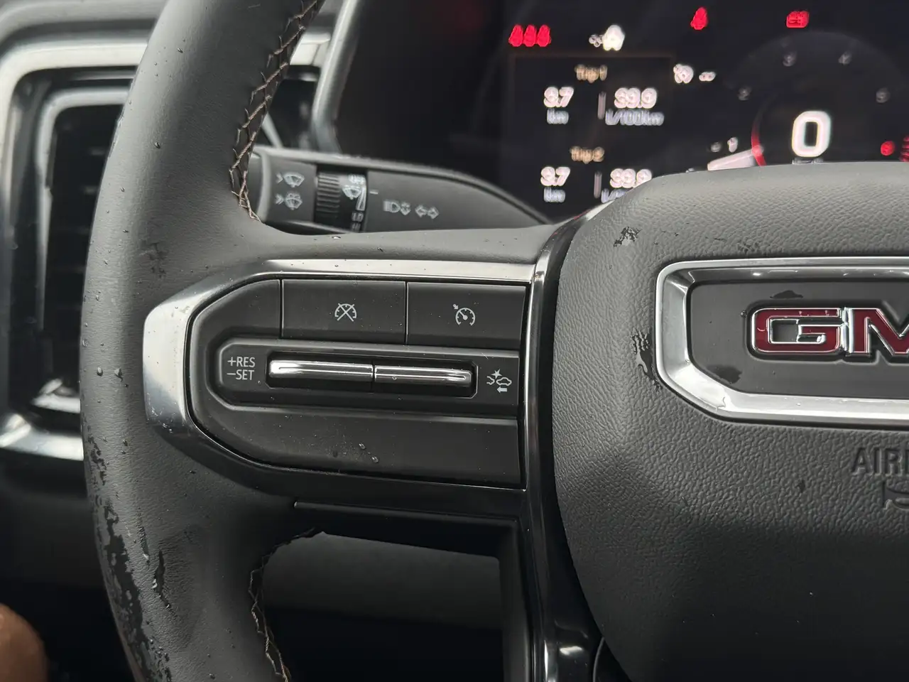 GMC Canyon снимка GMC Canyon