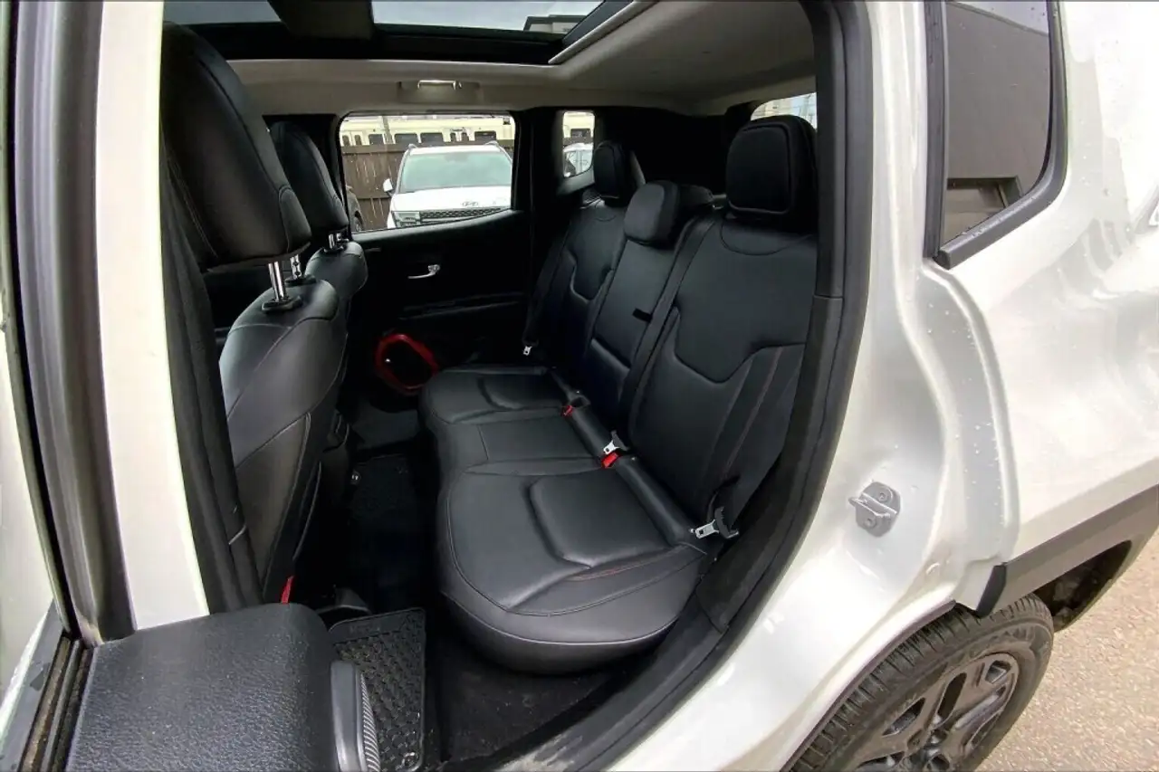 Jeep Renegade снимка Jeep Renegade