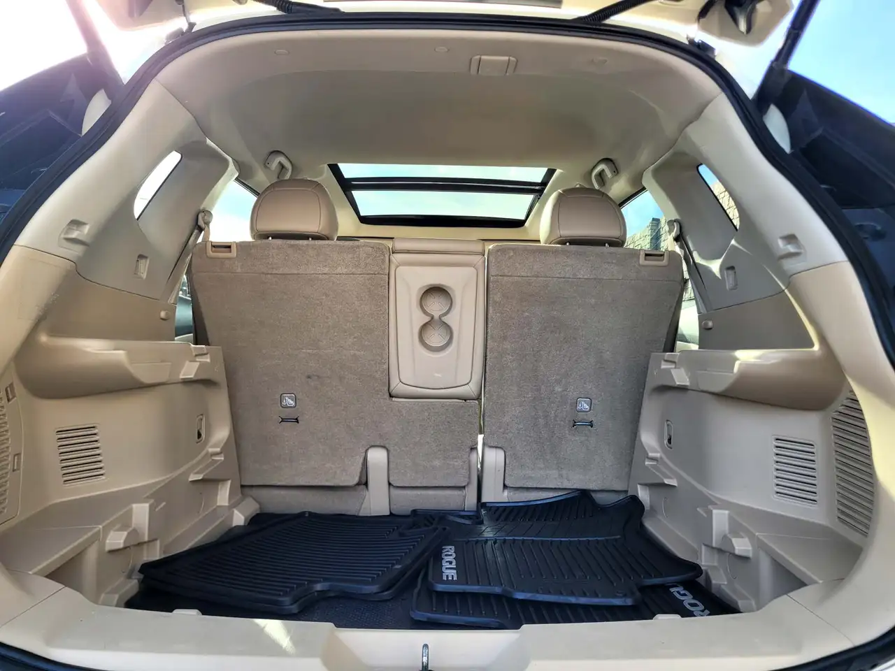 Nissan Rogue снимка Nissan Rogue