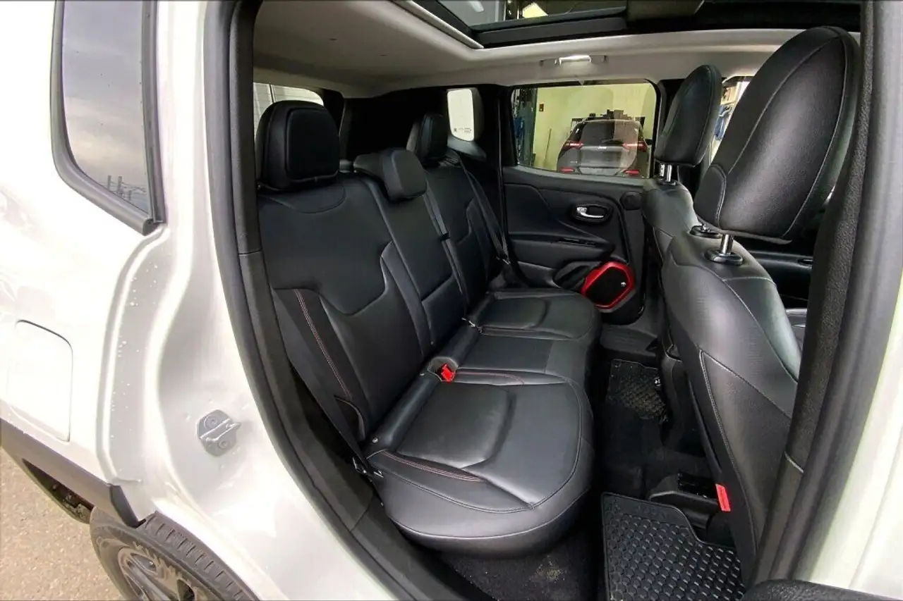 Jeep Renegade снимка Jeep Renegade