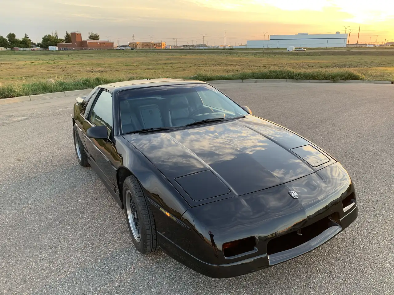 Pontiac Fiero снимка Pontiac Fiero