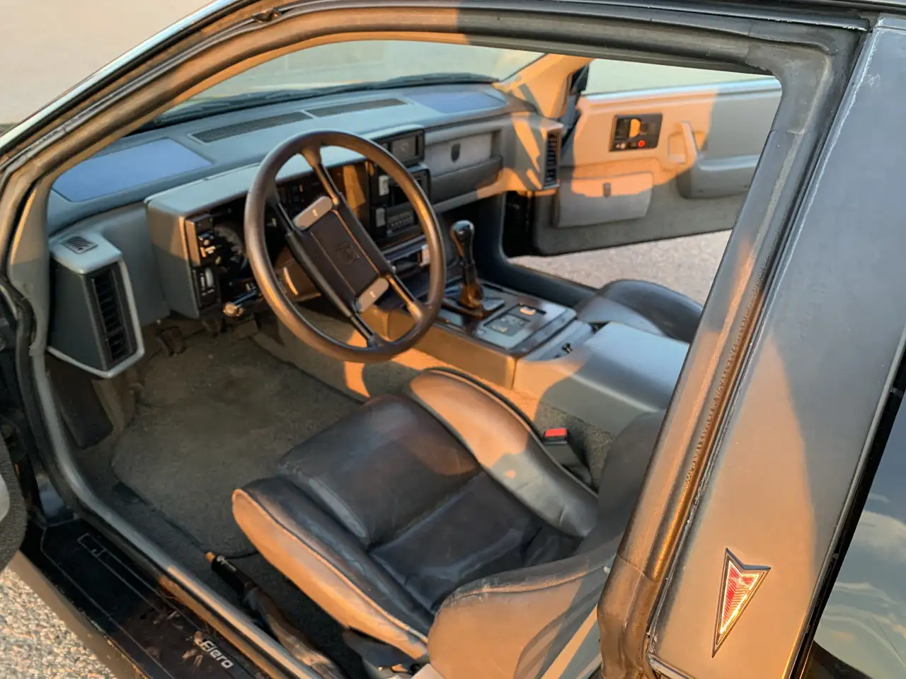 Pontiac Fiero снимка Pontiac Fiero
