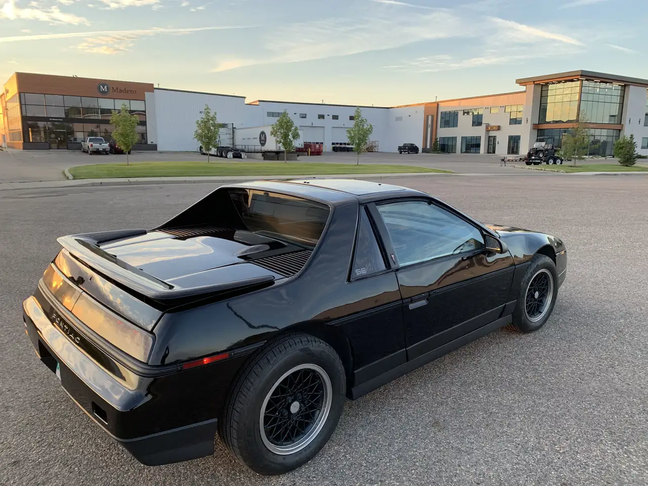 Pontiac Fiero снимка Pontiac Fiero
