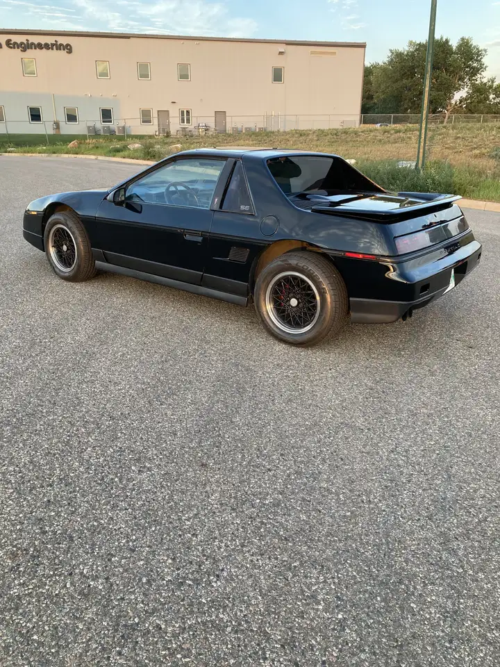 Pontiac Fiero снимка Pontiac Fiero