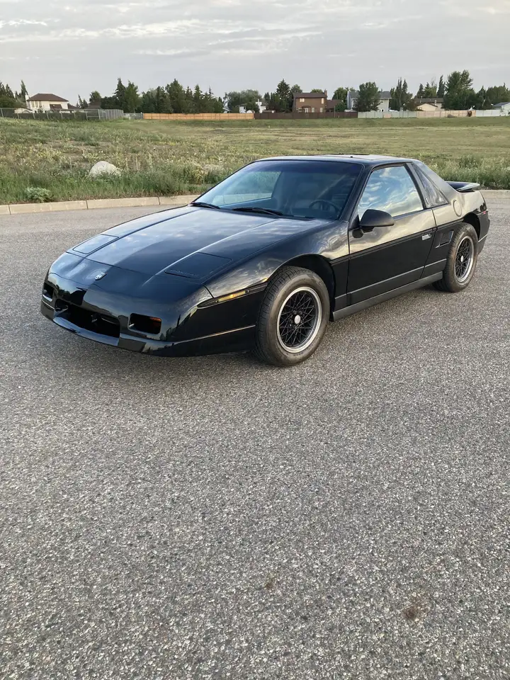 Pontiac Fiero снимка Pontiac Fiero
