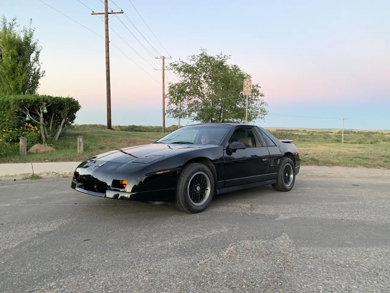 Pontiac Fiero снимка Pontiac Fiero