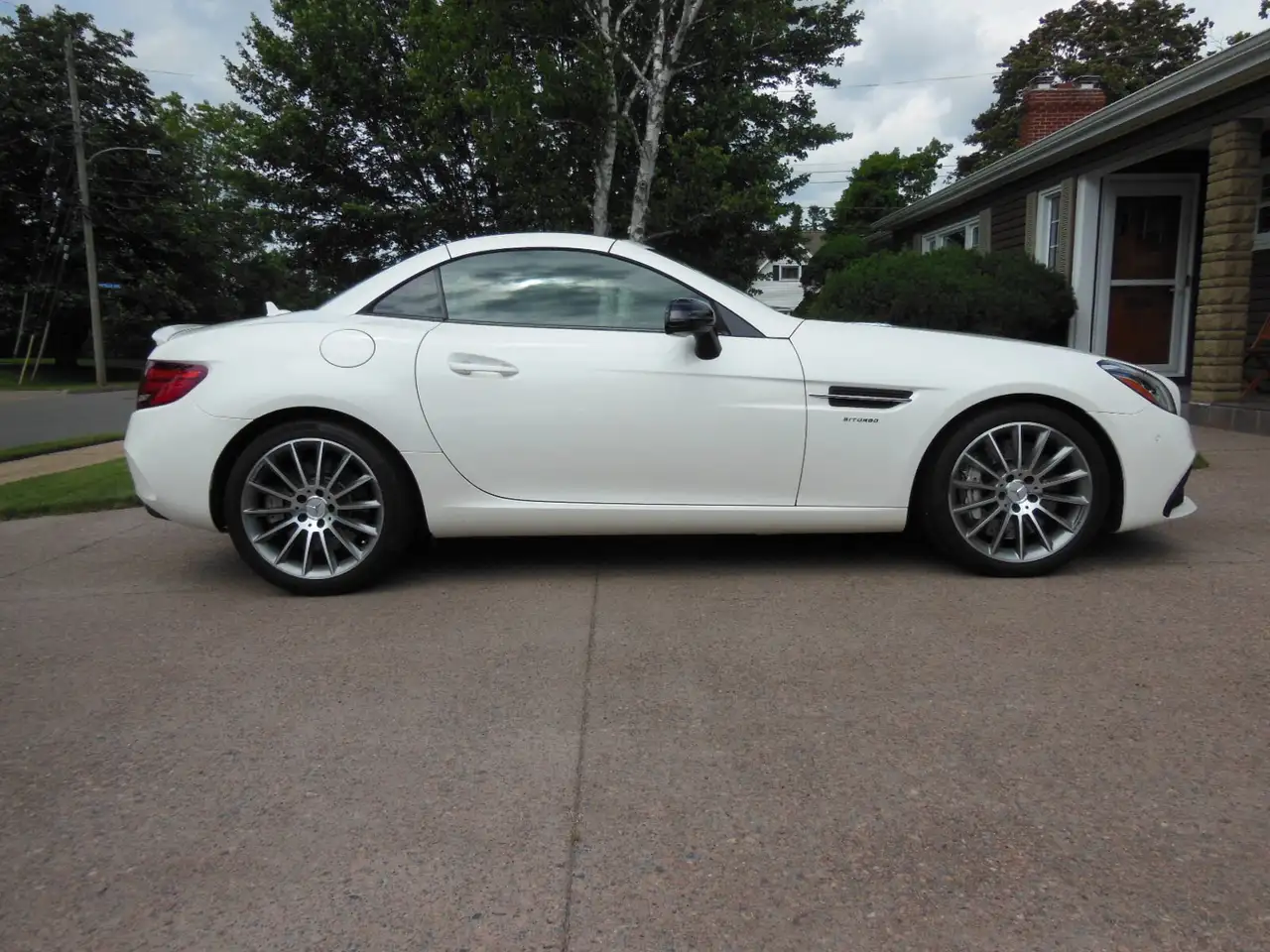 Mercedes-Benz SLC снимка Mercedes-Benz SLC