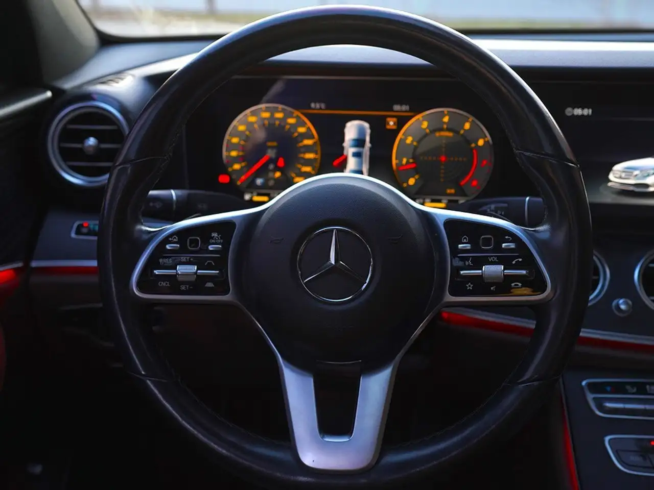 Mercedes-Benz E-Class photo Mercedes-Benz E-Class