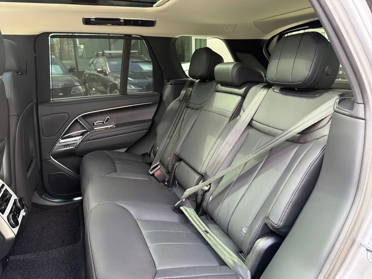 Land Rover Range Rover photo Land Rover Range Rover
