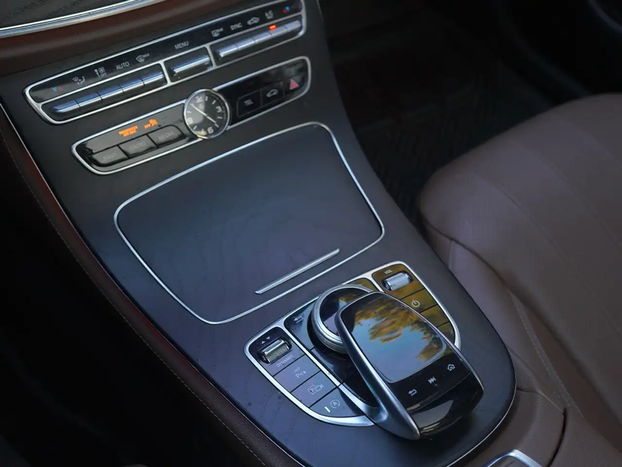 Mercedes-Benz E-Class photo Mercedes-Benz E-Class