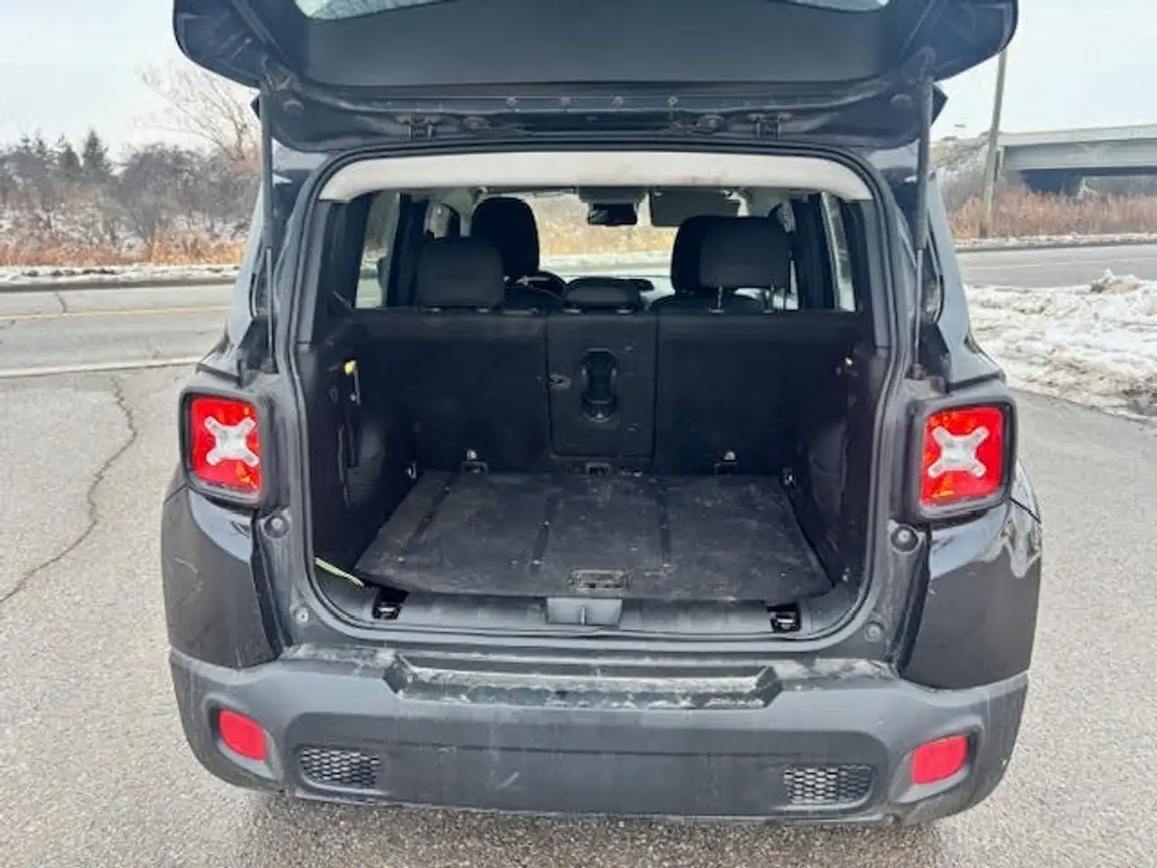 Jeep Renegade снимка Jeep Renegade