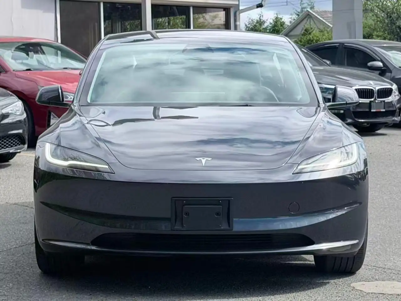 Tesla Model 3 снимка Tesla Model 3