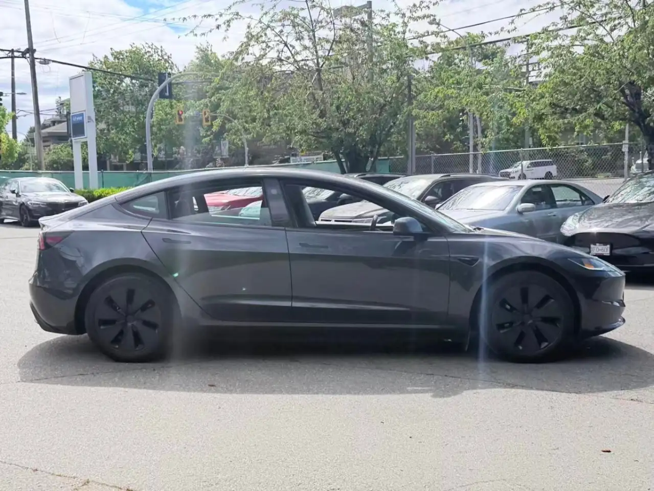 Tesla Model 3 снимка Tesla Model 3