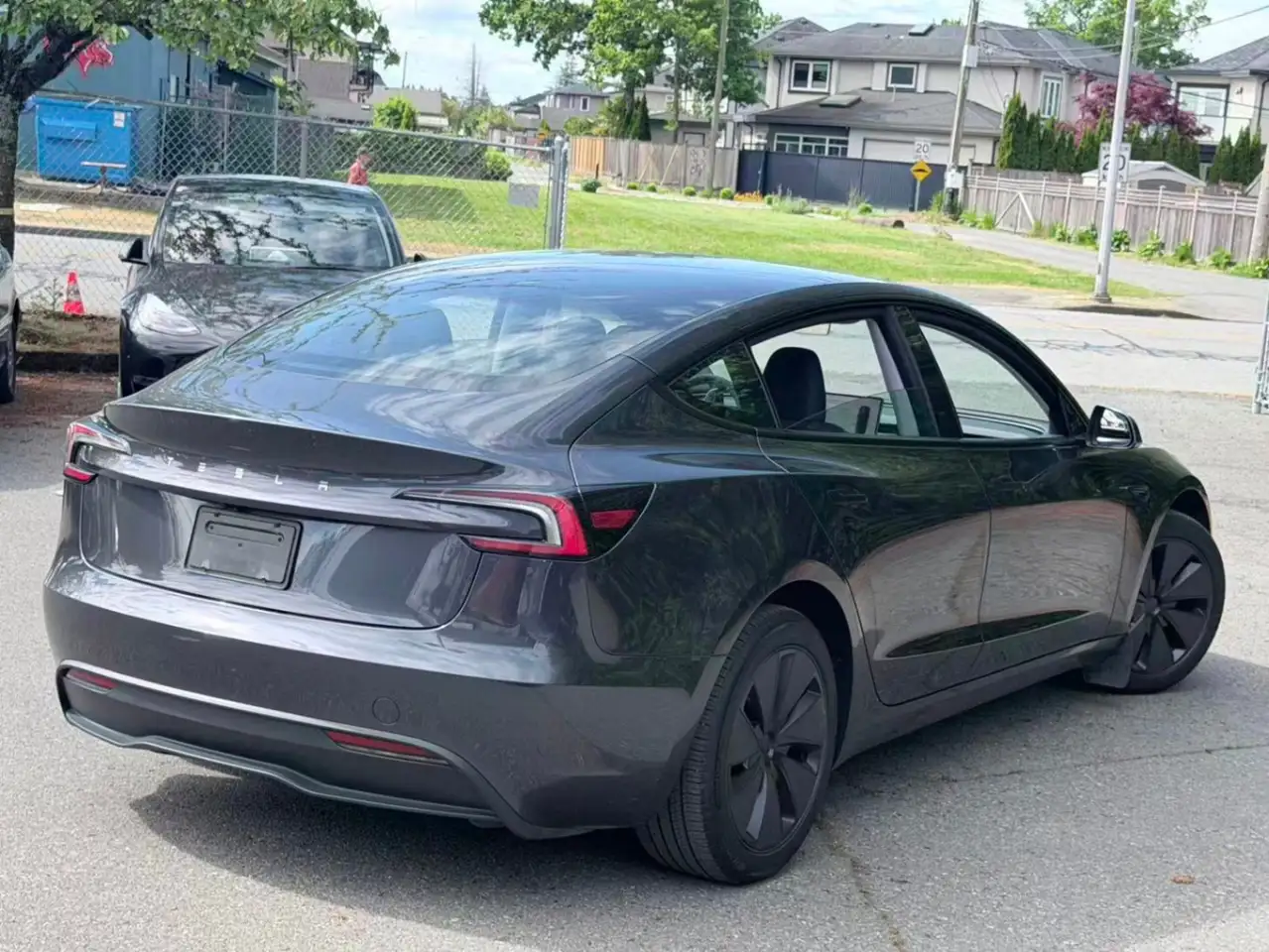 Tesla Model 3 снимка Tesla Model 3