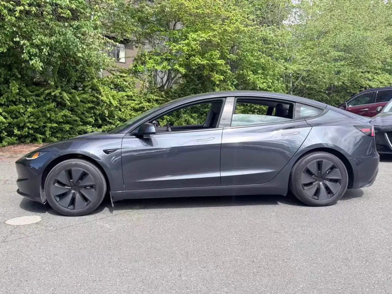 Tesla Model 3 снимка Tesla Model 3