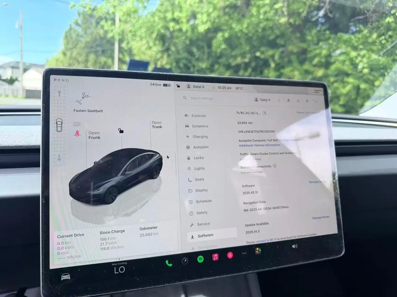 Tesla Model 3 снимка Tesla Model 3