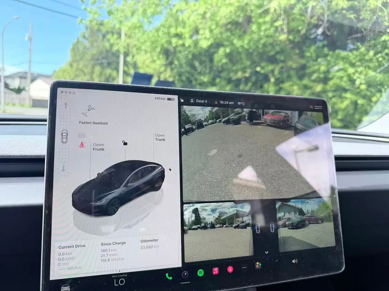 Tesla Model 3 снимка Tesla Model 3
