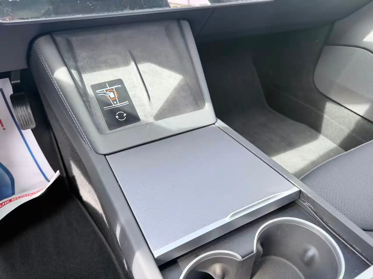 Tesla Model 3 снимка Tesla Model 3