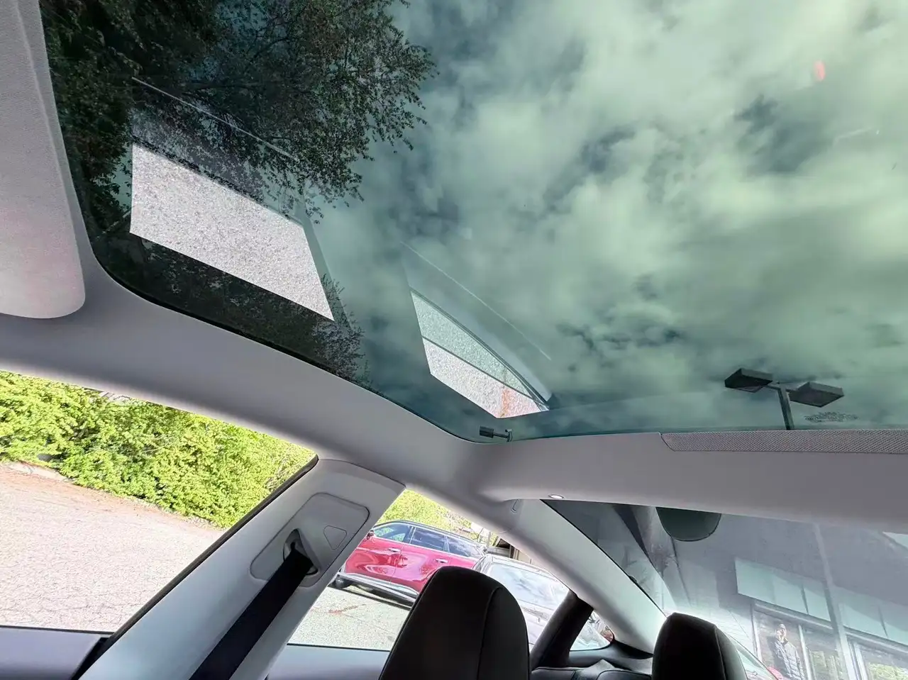 Tesla Model 3 снимка Tesla Model 3