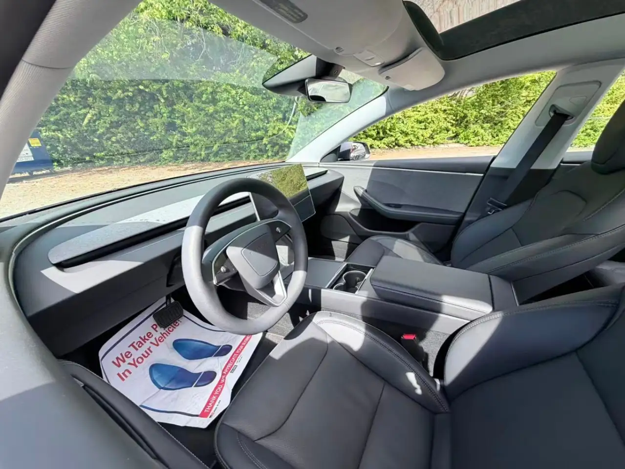 Tesla Model 3 снимка Tesla Model 3