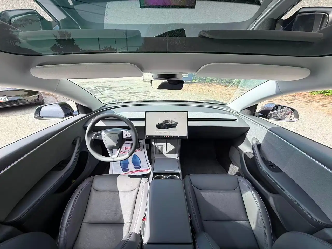 Tesla Model 3 снимка Tesla Model 3