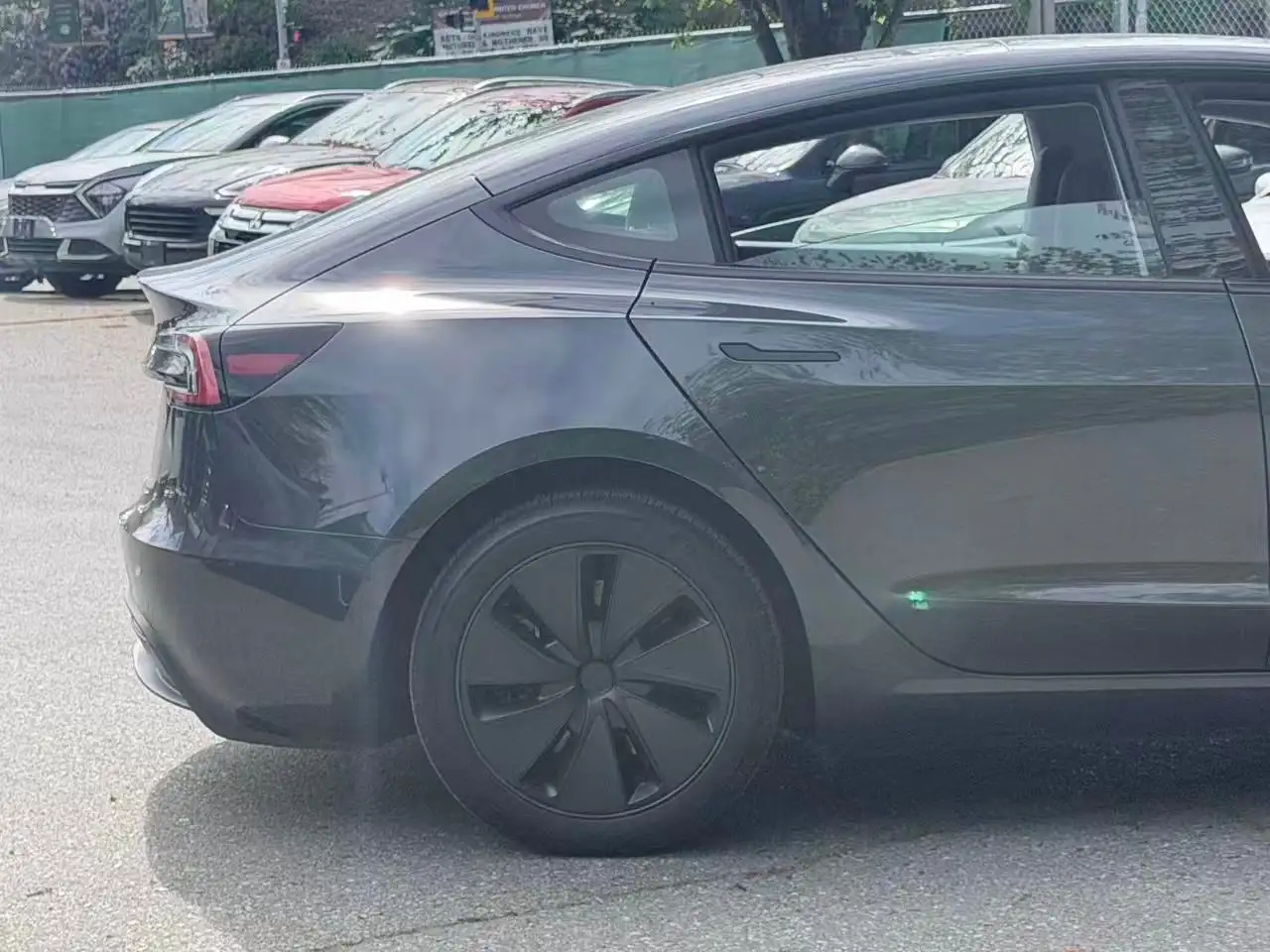Tesla Model 3 снимка Tesla Model 3