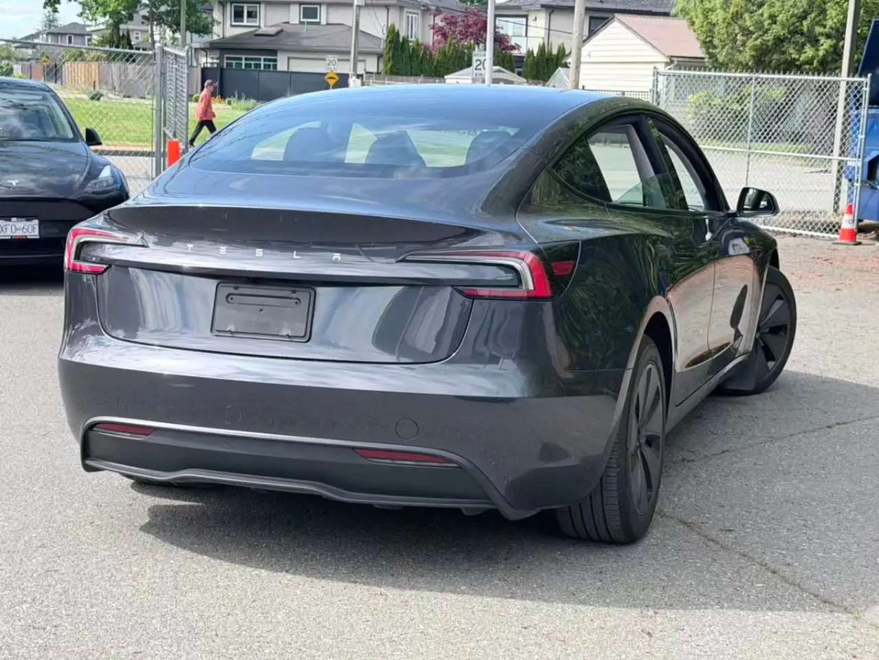 Tesla Model 3 снимка Tesla Model 3