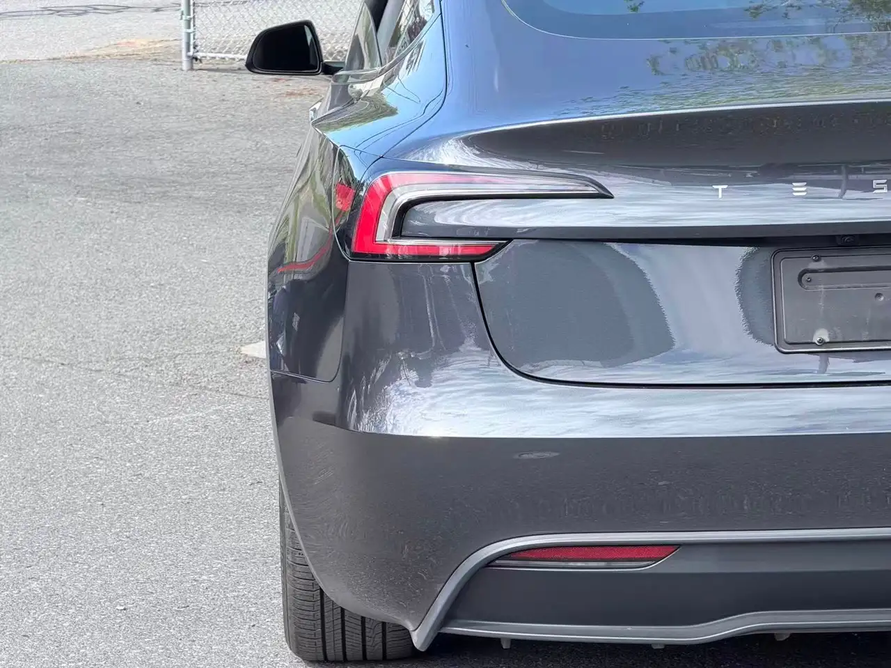 Tesla Model 3 снимка Tesla Model 3