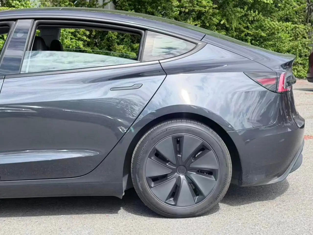 Tesla Model 3 снимка Tesla Model 3