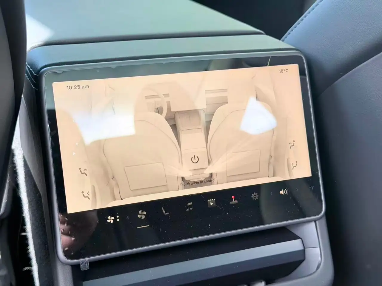 Tesla Model 3 снимка Tesla Model 3
