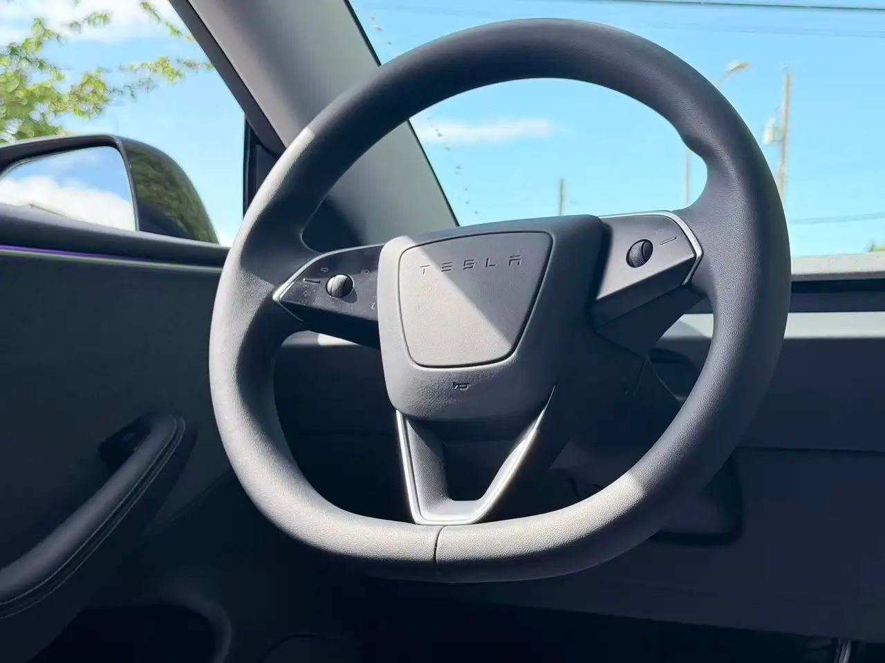 Tesla Model 3 снимка Tesla Model 3