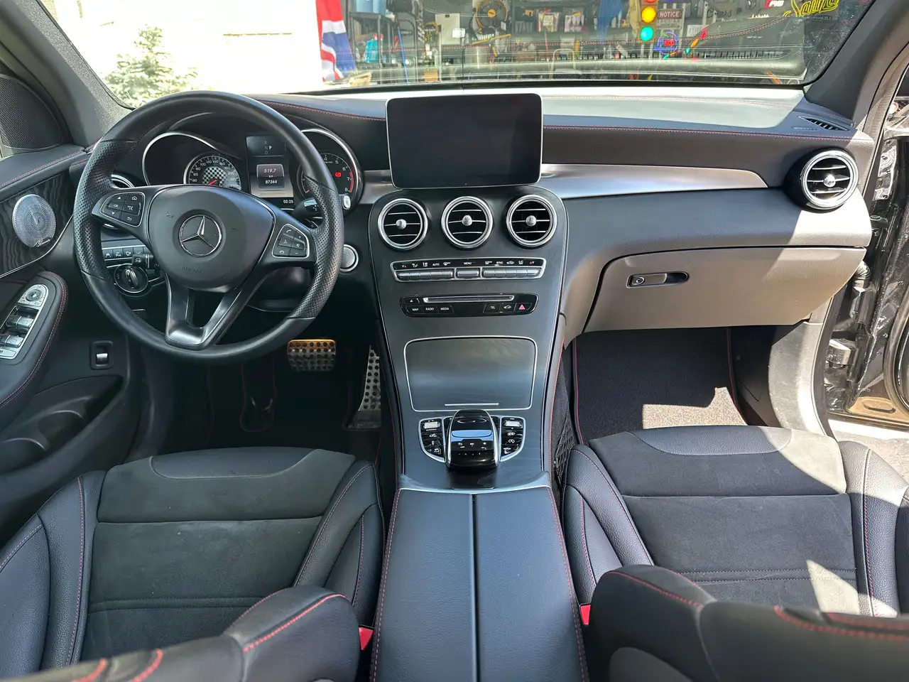 Mercedes-Benz GLC снимка Mercedes-Benz GLC